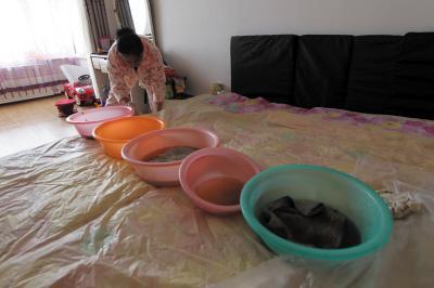 道县楼上漏水，住户失联，小区没物管，业主维权难！律师来支招……